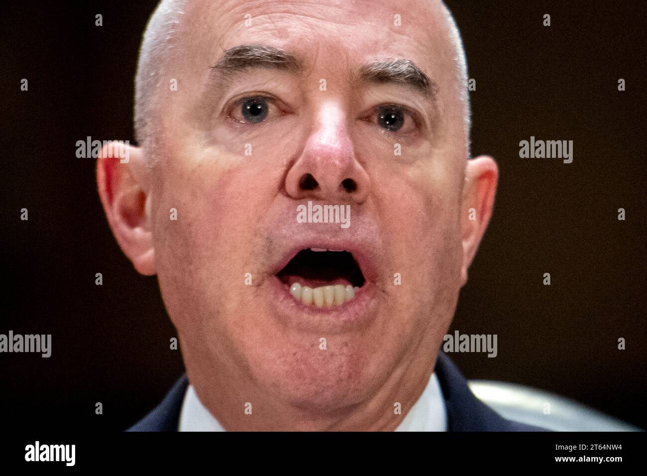 Alejandro Mayorkas, der Sekretär für Innere Sicherheit der Vereinigten Staaten, beantwortet Alejandro Mayorkas, der Sekretär für Innere Sicherheit der Vereinigten Staaten, beantwortet