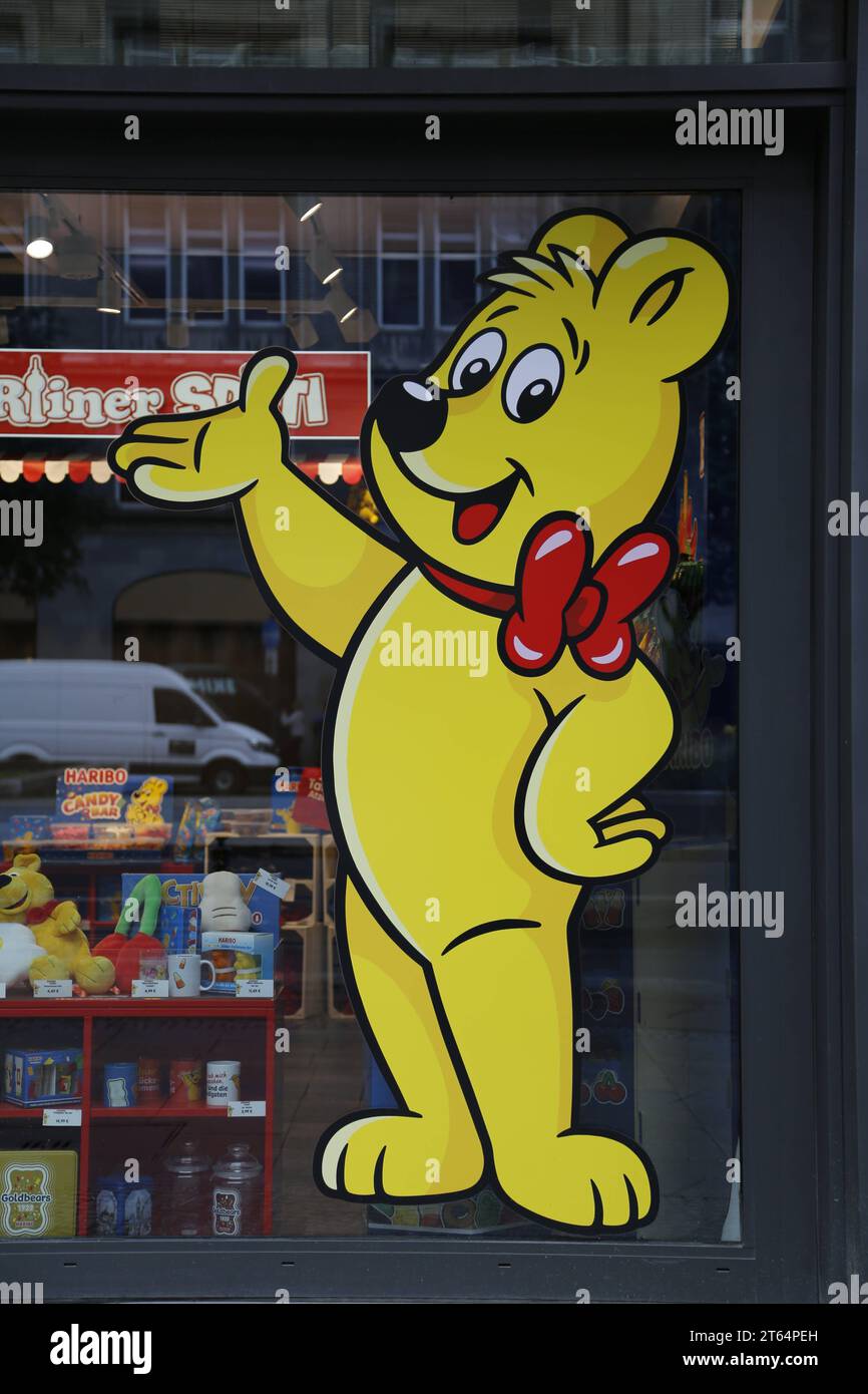 Haribo Bär am Store am Kurfürstendamm in Berlin *** Haribo Bär im Store am Kurfürstendamm in Berlin Credit: Imago/Alamy Live News Stockfoto