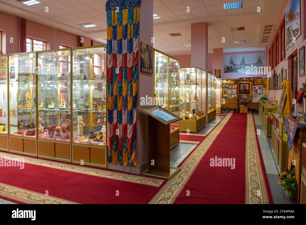 ELISTA, RUSSLAND - 4. JUNI 2023: Im Museum der Geschichte des Buddhismus. Goldene Wohnstätte von Buddha Shakyamuni Stockfoto