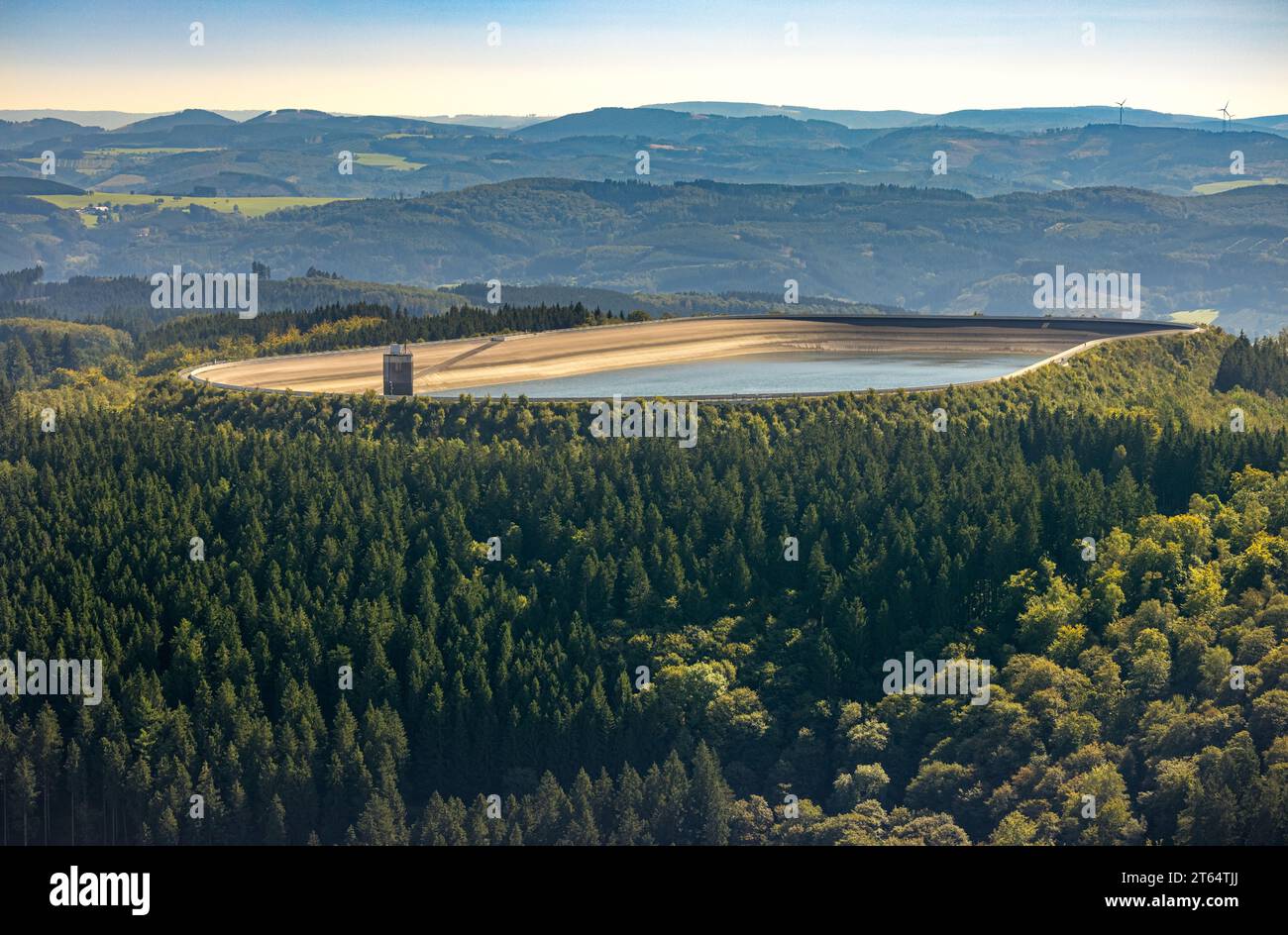 Luftaufnahme, oberer Stausee des Pumpspeichers, Fernsicht, Schönholthausen, Finnentrop, Sauerland, Nordrhein-Westfalen, Deutschland, DE, E-Werk, Stockfoto