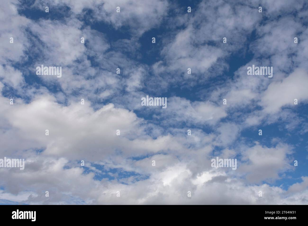 Wolkiger Himmel, Bayern, Deutschland Stockfoto