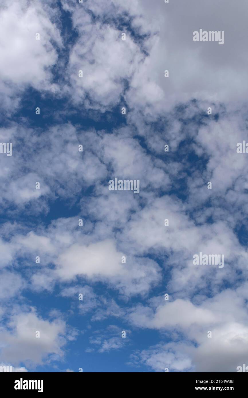 Wolkiger Himmel, Bayern, Deutschland Stockfoto