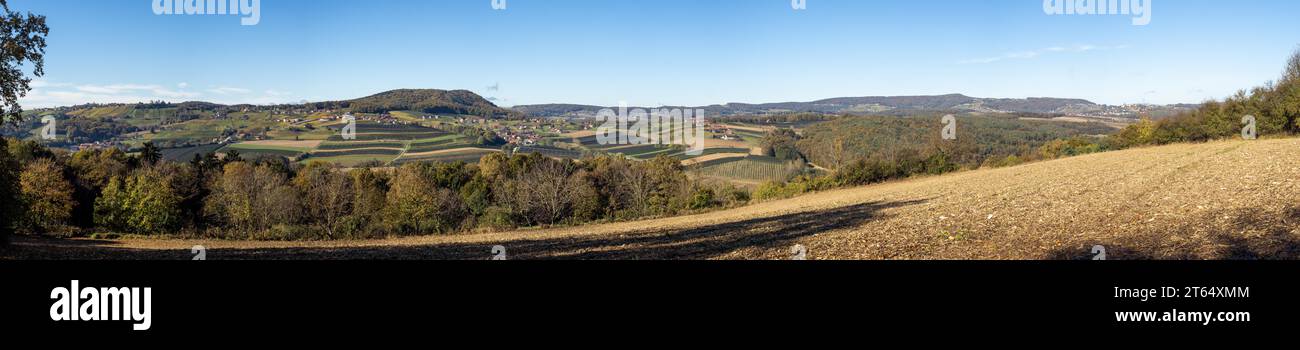 Schöne hügelige Landschaft, Panoramablick, Blick von Slowenien über die Grenze in die Südoststeiermark, in der Nähe von Gerlinci, Slowenien Stockfoto