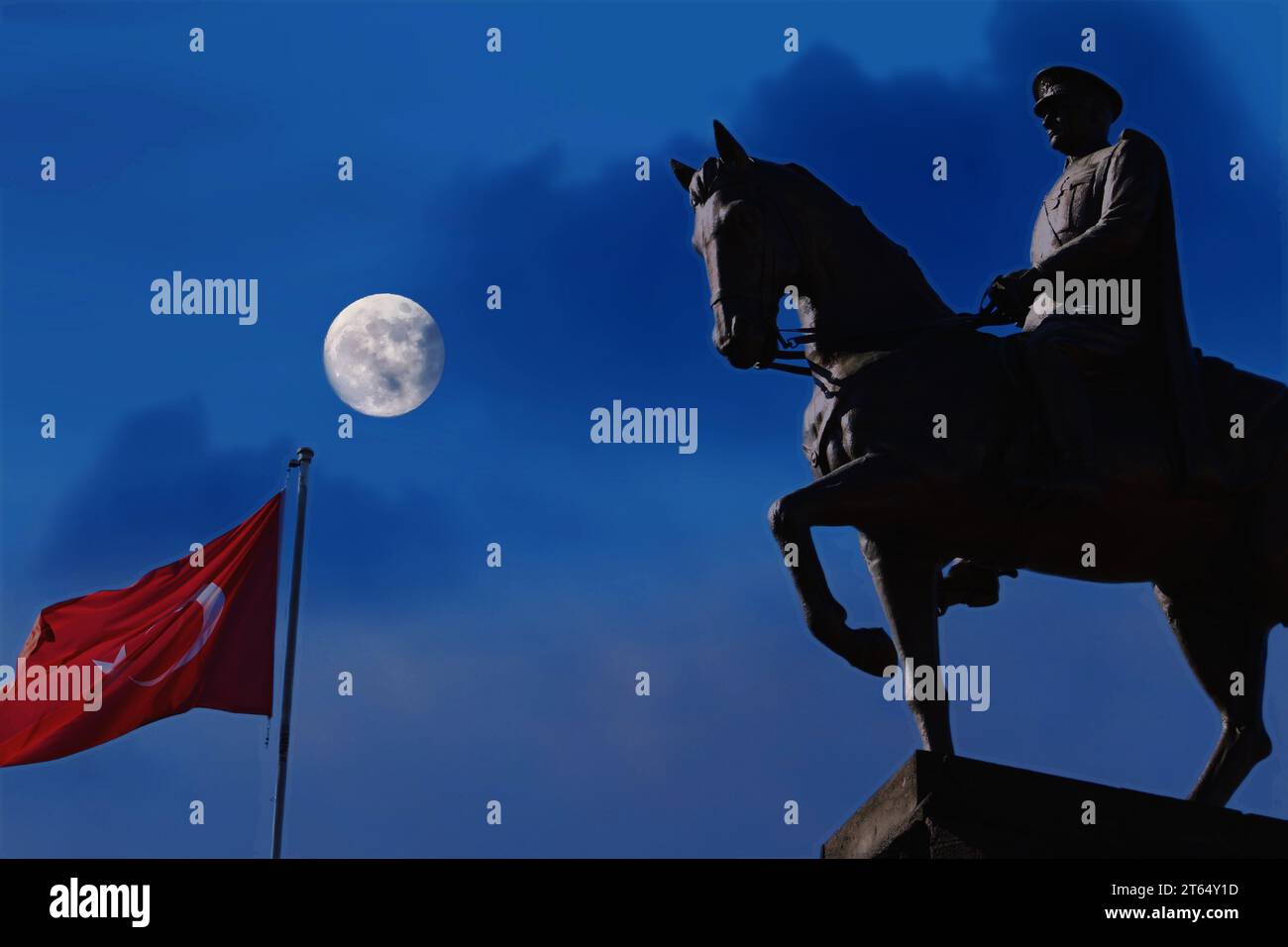 Atatürk Statue auf dem Pferd mit Mond. 10. November Atatürk Gedenktag Konzept. Stockfoto