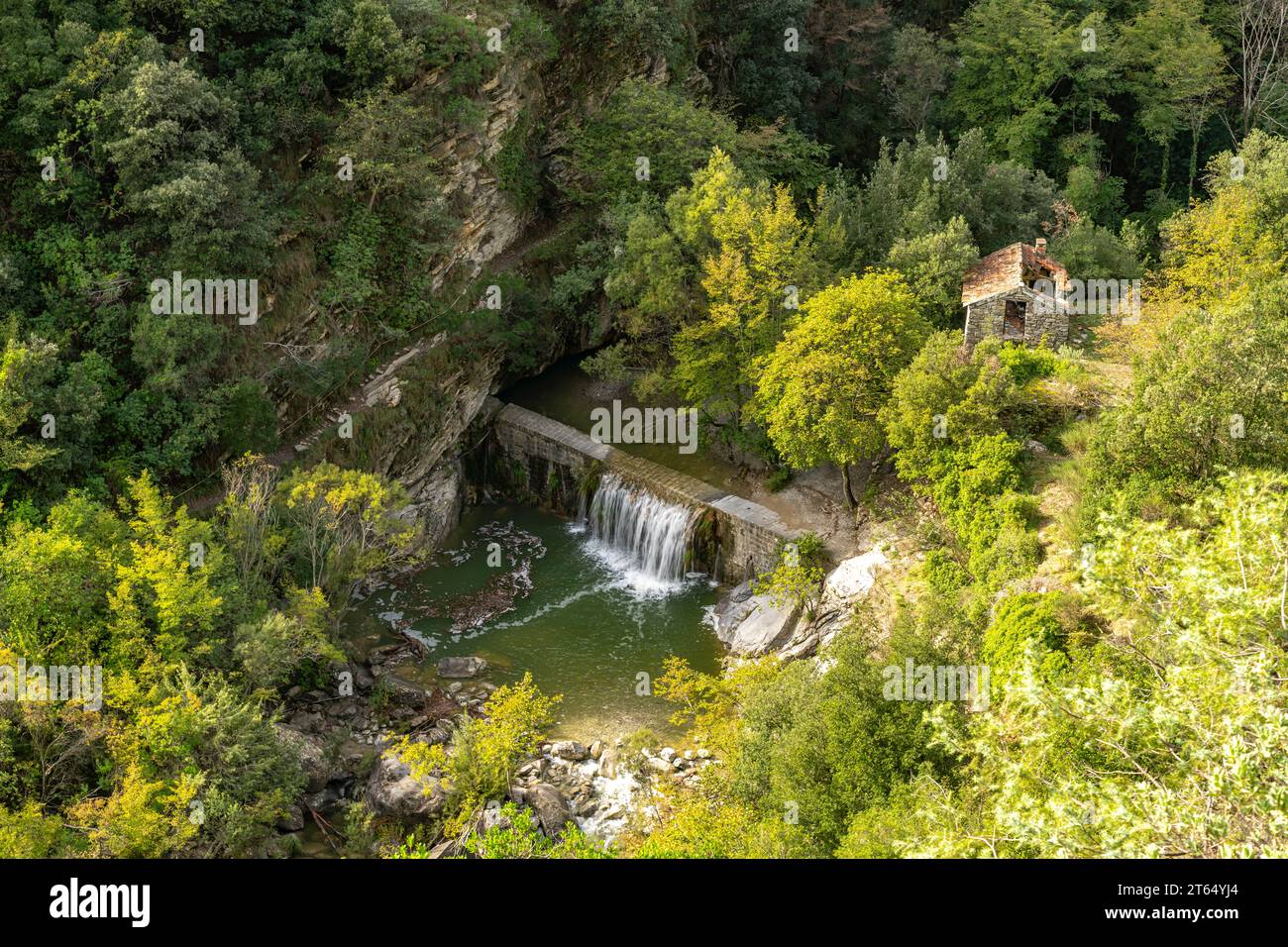 Fluss im Tal Val Nervia, Regionaler Naturpark der Ligurischen Alpen bei Rocchetta Nervina, Ligurien, Italien, Europa | Fluss im Val Nervia Stockfoto