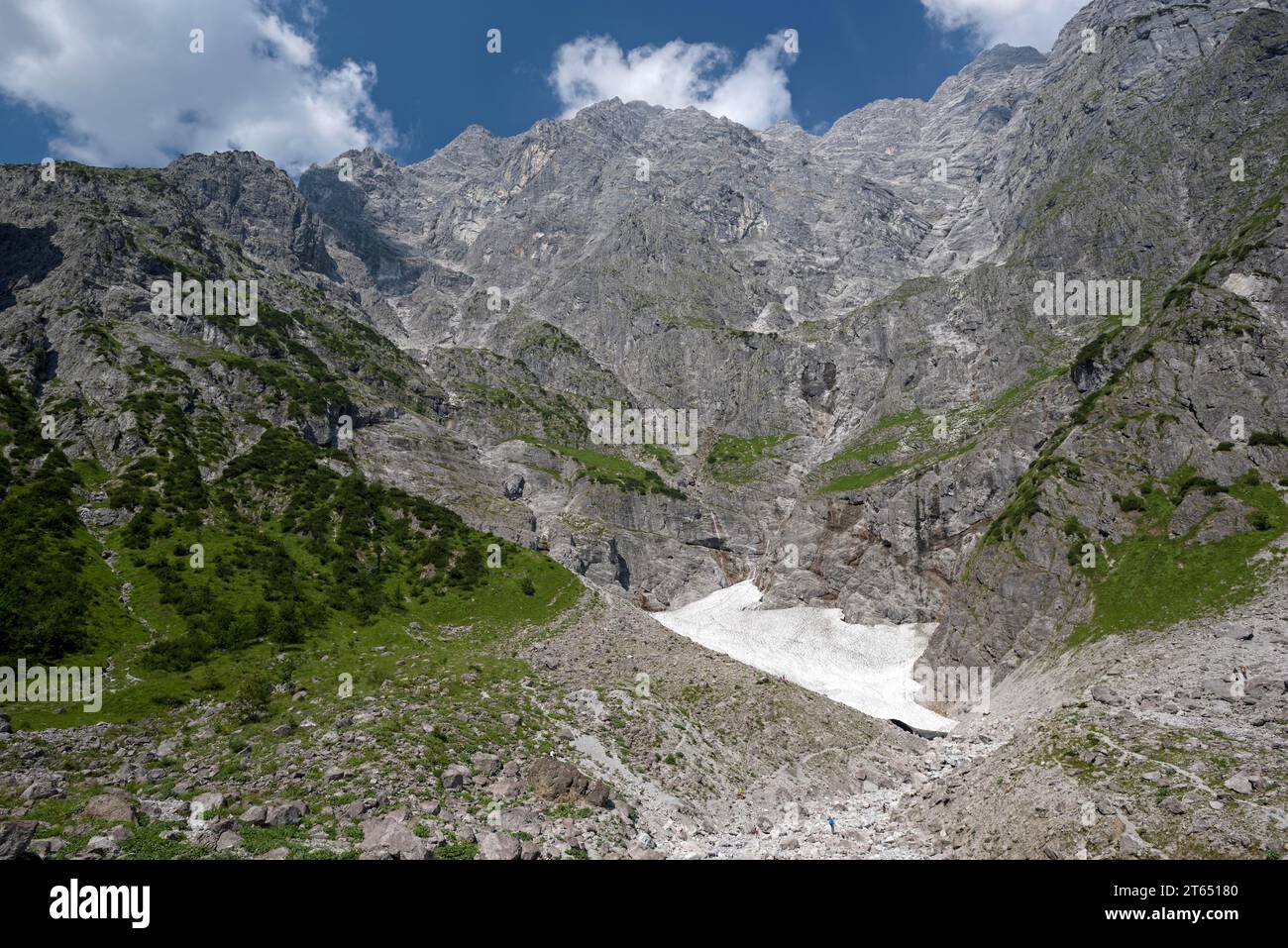 Blick auf die Ostwand des Watzmanns mit Eiskapelle, ganzjährigem Schneefeld, Schönau, Königssee, Nationalpark Berchtesgaden, Berchtesgadener Stockfoto