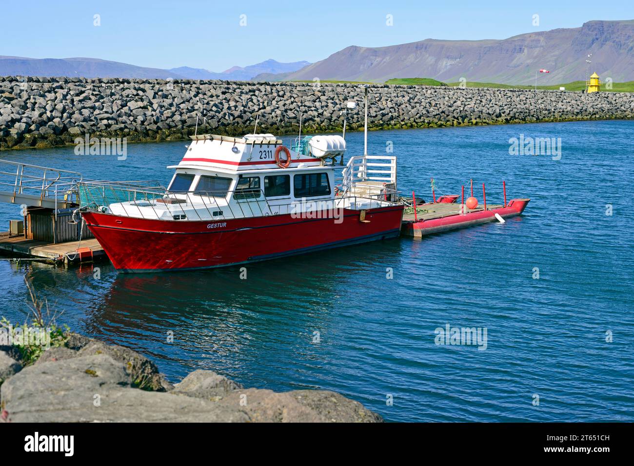Das kleinere der beiden Videy Island Ferry Boote, Gestur, wird am Pier neben dem Kreuzfahrthafen in Reykjavik Island gesichtet. Stockfoto