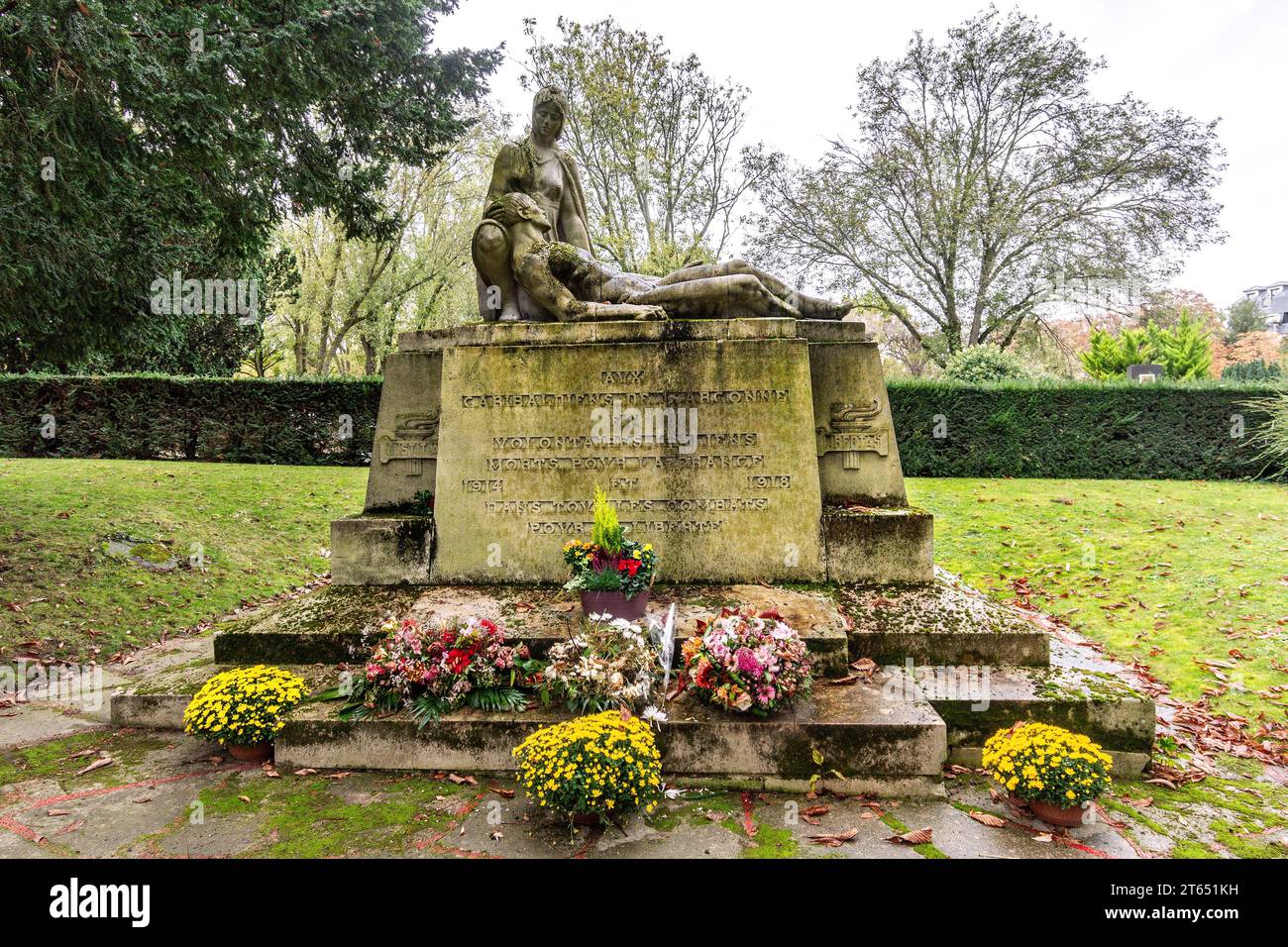 Denkmal für italienische Soldaten, die während des 1. Weltkriegs getötet wurden, auf dem Friedhof Père Lachaise, Paris 20, Frankreich. Stockfoto