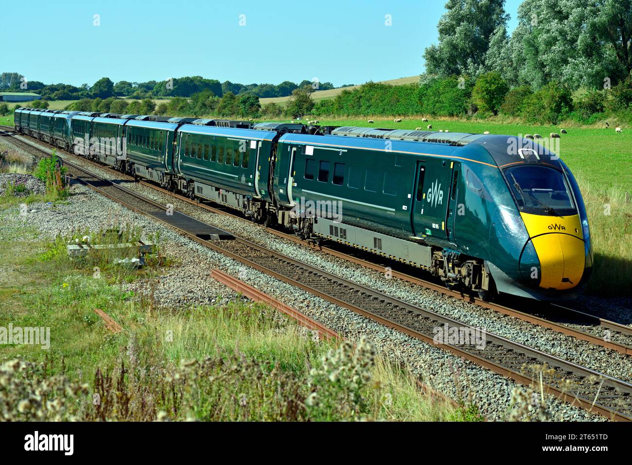 In Crofton wird ein GWR Intercity Express-Zug in Richtung London Paddington gesehen. Diese BI-Mode-Dieseltriebwagen wurden von Hitachi gebaut. Stockfoto