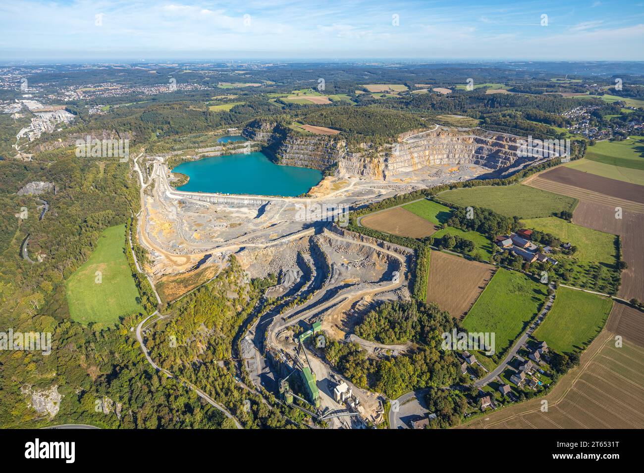 Luftaufnahme, Blaue Lagune, Asbeck Steinbruch, Eisborn, Balve, Sauerland, Nordrhein-Westfalen, Deutschland, Preis, DE, Europa, Kalksteinbruch, Luftbild, Aer Stockfoto