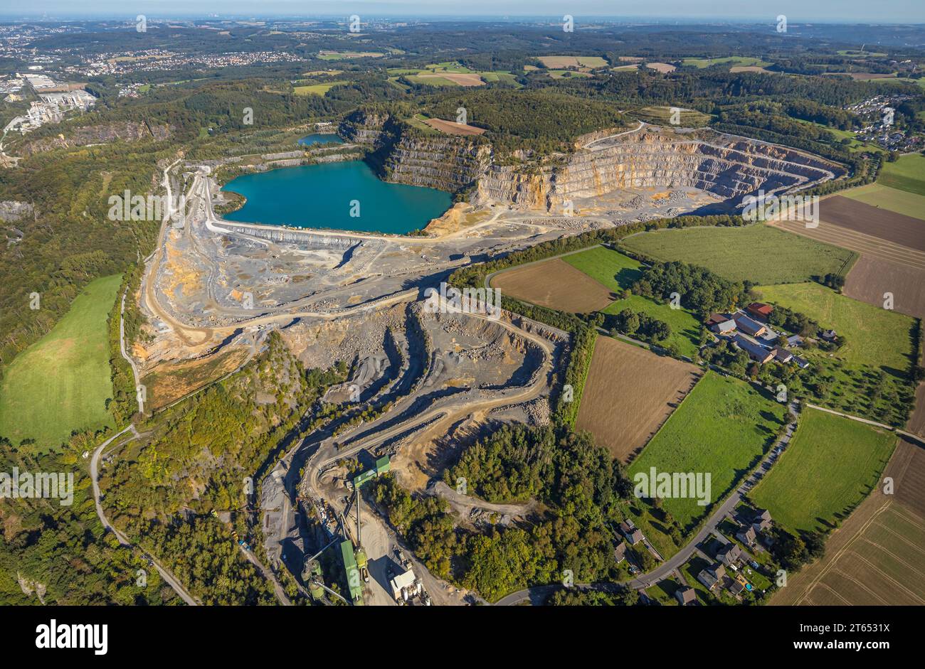 Luftaufnahme, Blaue Lagune, Asbeck Steinbruch, Eisborn, Balve, Sauerland, Nordrhein-Westfalen, Deutschland, Preis, DE, Europa, Kalksteinbruch, Luftbild, Aer Stockfoto