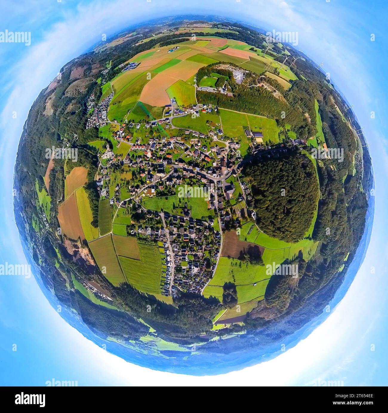 Luftaufnahme, Ansicht des Beckum-Viertels, Globus, Fischaugenbild, 360-Grad-Bild, winzige Welt, Eisborn, Balve, Sauerland, Nordrhein-Westfalen, Deutschland, Stockfoto