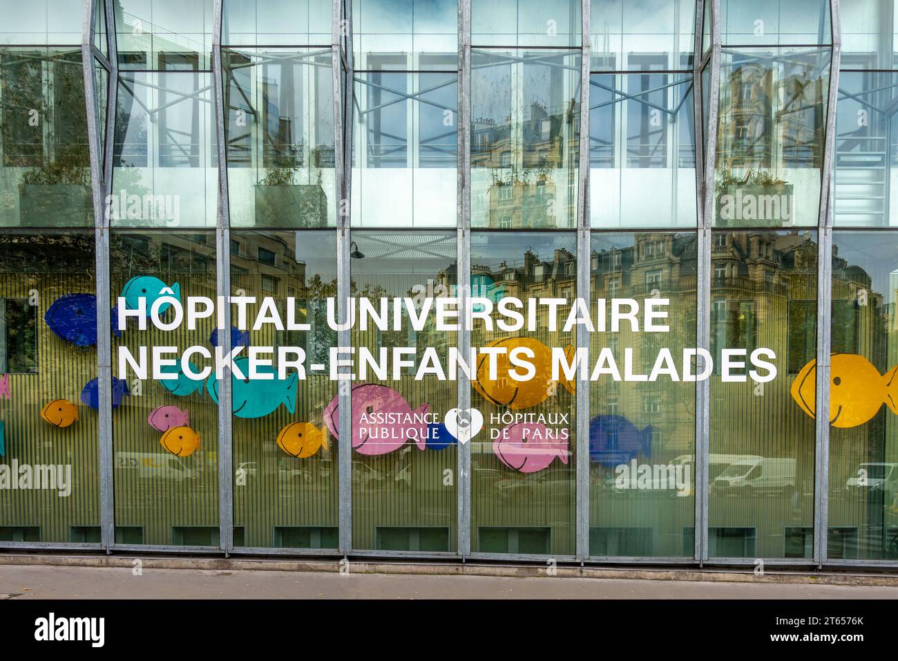 Zeichen des Universitätskrankenhauses Necker-Enfants Malades, eines Krankenhauses der Assistance Publique-Hôpitaux de Paris (APHP), spezialisiert auf Pädiatrie Stockfoto