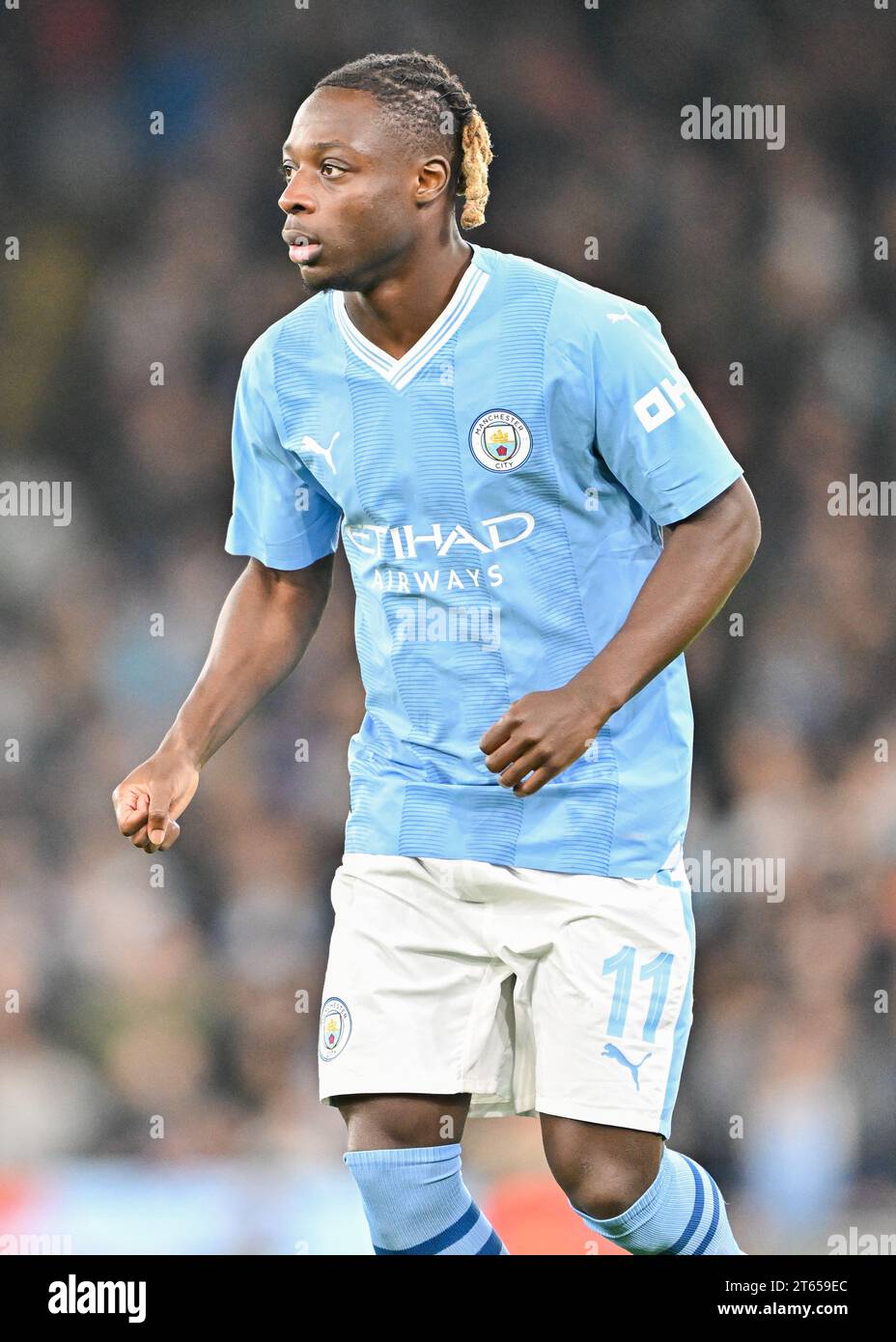 Manchester, Großbritannien. November 2023. Jérémy Doku #11 von Manchester City, während des Spiels der UEFA Champions League am vierten Tag der Gruppe G im City of Manchester Stadium/Etihad Stadium, Manchester, England. (Kreditbild: ©Cody Froggatt/Alamy Live News) Stockfoto