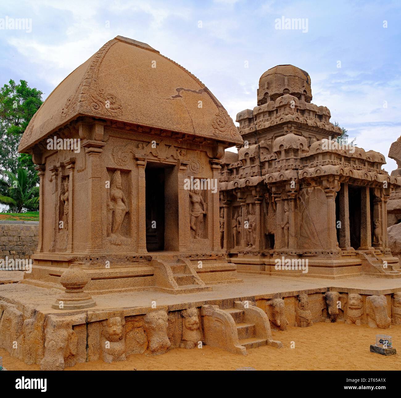 Pancha Rathas (fünf Wagen) aus dem siebten Jahrhundert in Mahabalipuram an der Coromandel-Küste der Bucht von Bengalen: UNESCO-Weltkulturerbe Stockfoto