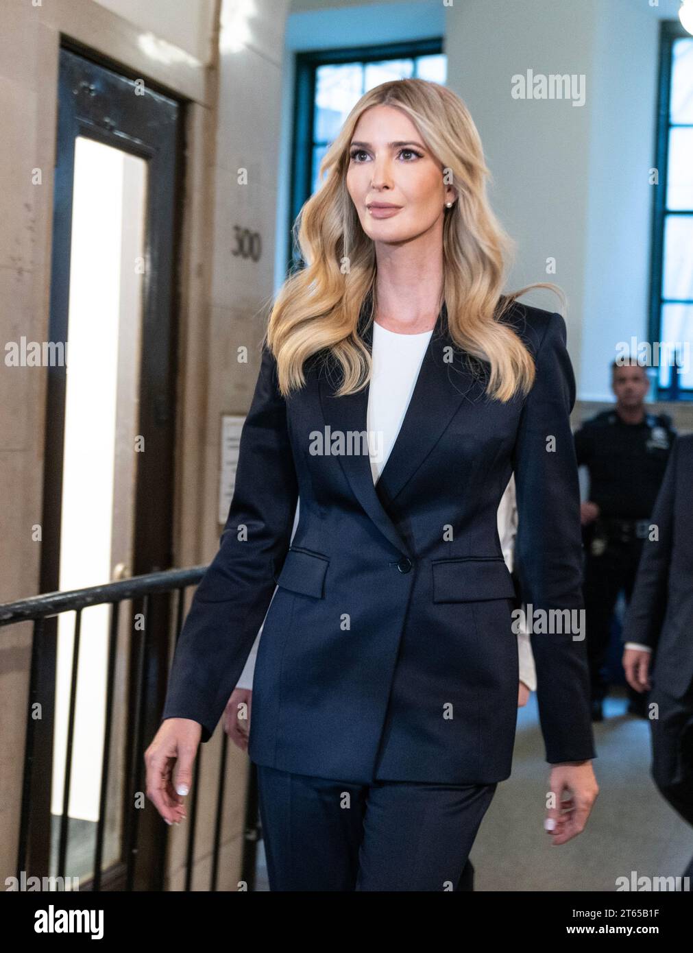 Ivanka Trump kommt am 8. November 2023 vor dem Obersten Gerichtshof des Staates New York, um als Zeuge in einem Zivilverfahren gegen Präsident Donald Trump in New York auszusagen Stockfoto