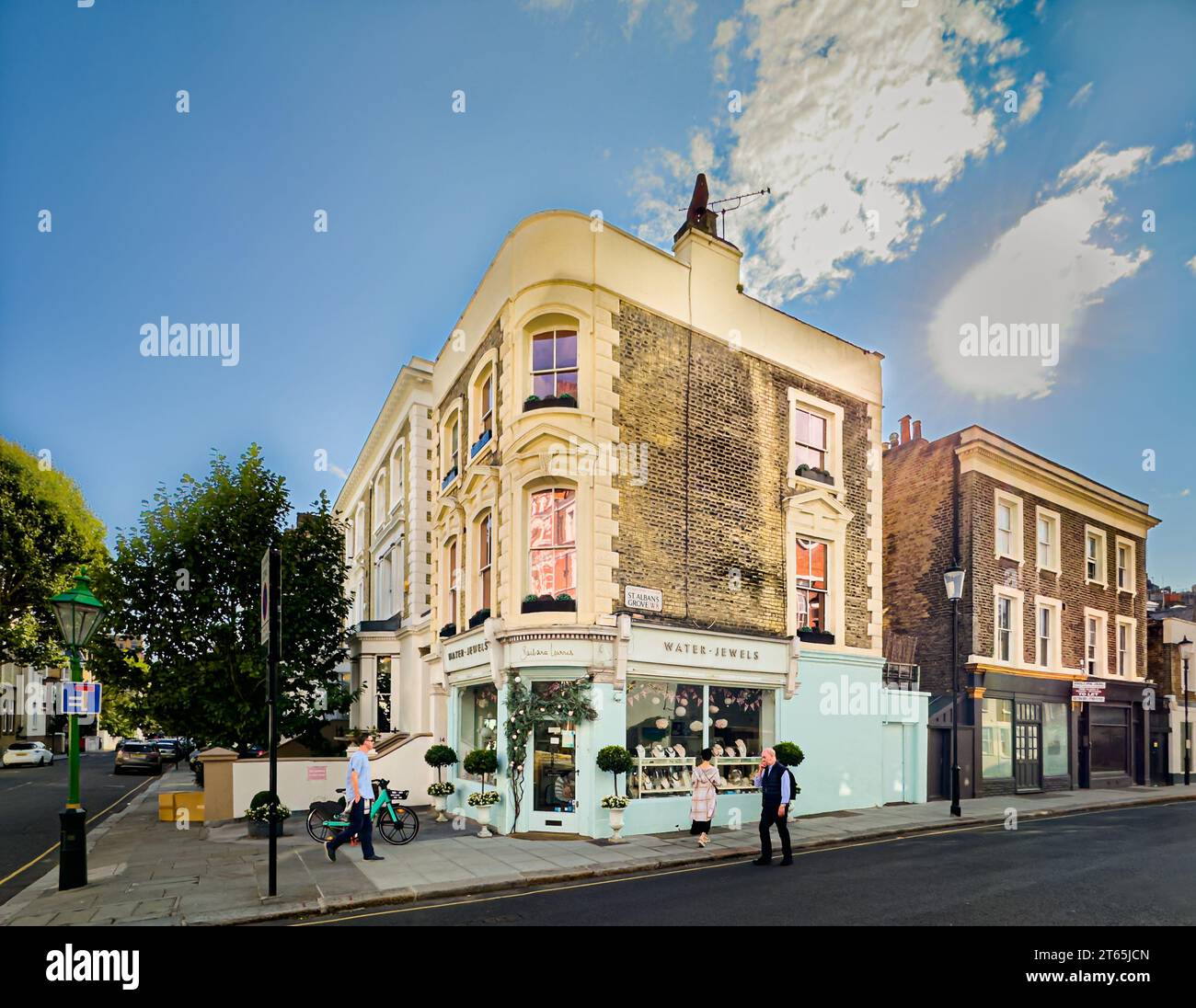 England, Großbritannien, 30. August 2023, Blick auf Barbara Harris Water Jewels im Royal Borough of Kensington and Chelsea Stockfoto