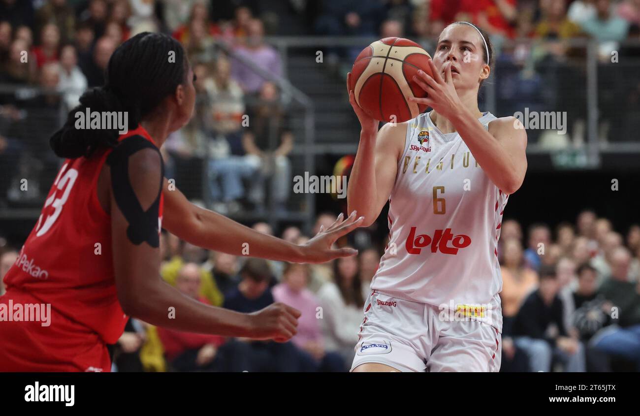 Merksem, Belgien. November 2023. Die Belgierin Antonia Delaere kämpft um den Ball bei einem Spiel zwischen der belgischen Frauennationalmannschaft „die belgischen Katzen“ und Polen, dem ersten (von sechs) Qualifikationsspiel für die Europameisterschaft 2025 EuroBasket 2025 am Mittwoch, 08. November 2023, in Merksem. BELGA PHOTO VIRGINIE LEFOUR Credit: Belga News Agency/Alamy Live News Stockfoto