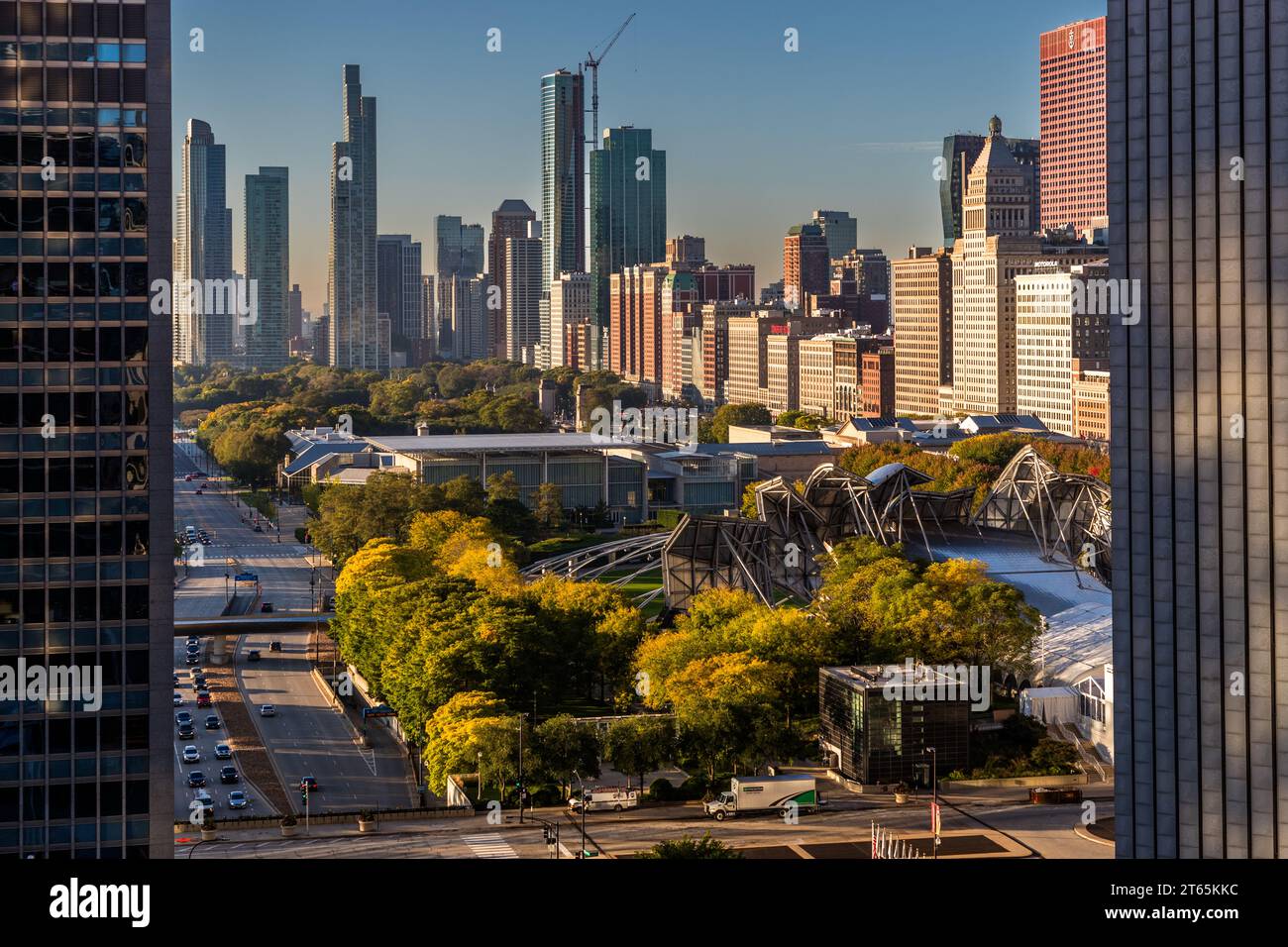 Der Millennium Park, der ursprünglich für den Beginn des neuen Jahrtausends geplant war, ist seit 2004 für die Öffentlichkeit zugänglich. Chicago, Usa Stockfoto