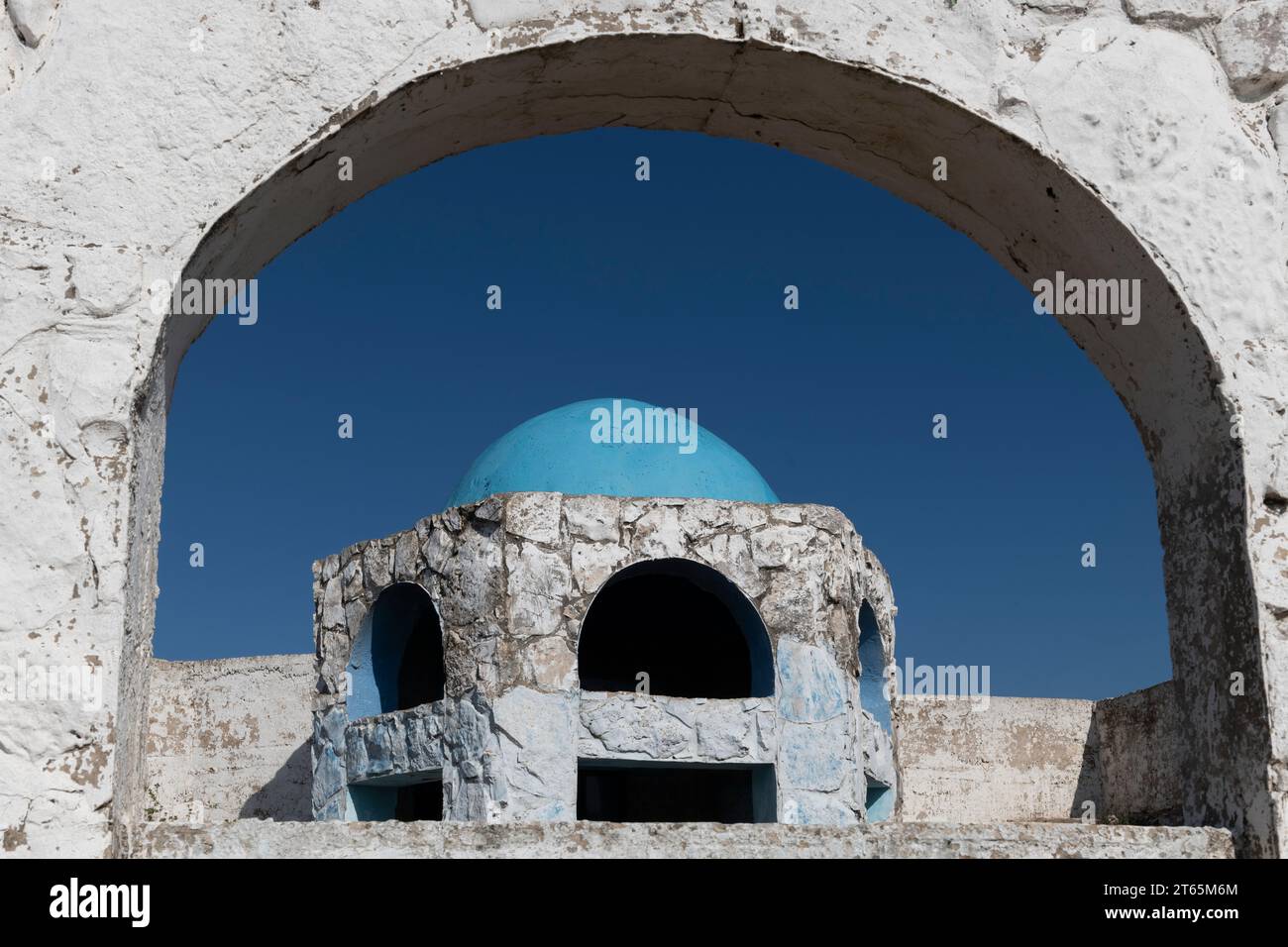 Grabmal des Rabbiners Bana'Ah HaAmora, eines Gelehrten aus der talmudischen Ära, auf einem Hügel in den Bergen bei Tzfat in Galiläa im Norden Israels Stockfoto