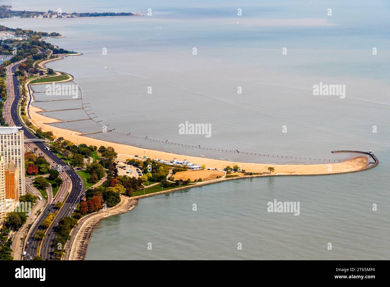 875 North Michigan Avenue ist die Adresse des John Hancock Center. Von der Aussichtsplattform im 94. Stock haben Sie einen guten Überblick über Chicagos Gebäude. Chicago, Usa Stockfoto