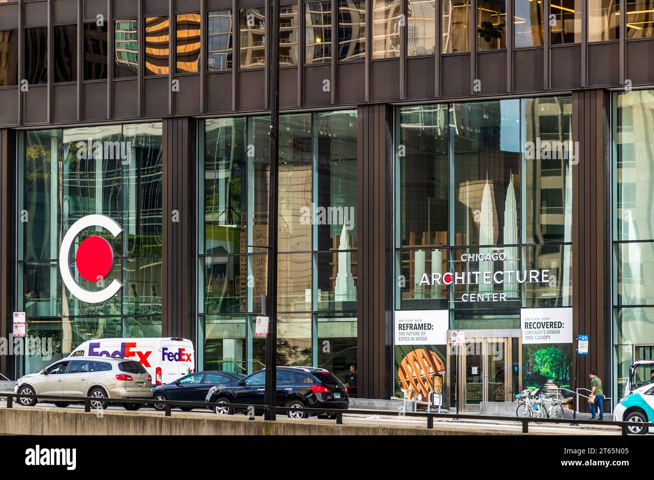 Fassade des Chicago Architecture Centre in Chicago. Das Institut organisiert jedes Jahr im Oktober die Open House Chicago Days. Viele Wolkenkratzer und andere architektonisch bedeutsame Gebäude öffnen dann ihre Türen für die Öffentlichkeit. Chicago, Illinois, Usa Stockfoto