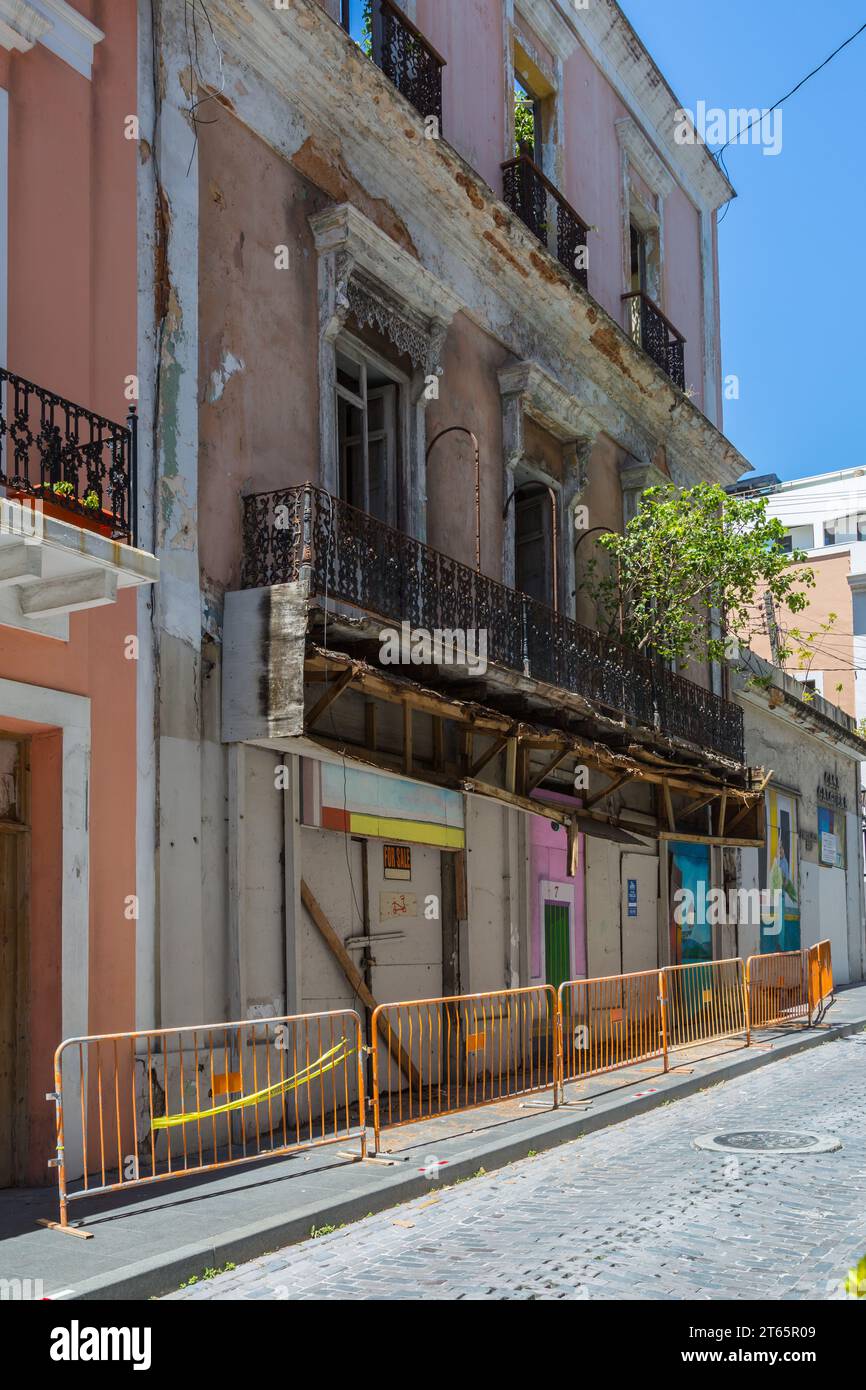 Verlassenes Gebäude in der Fortaliza Street in Old San Juan, Puerto Rico Stockfoto