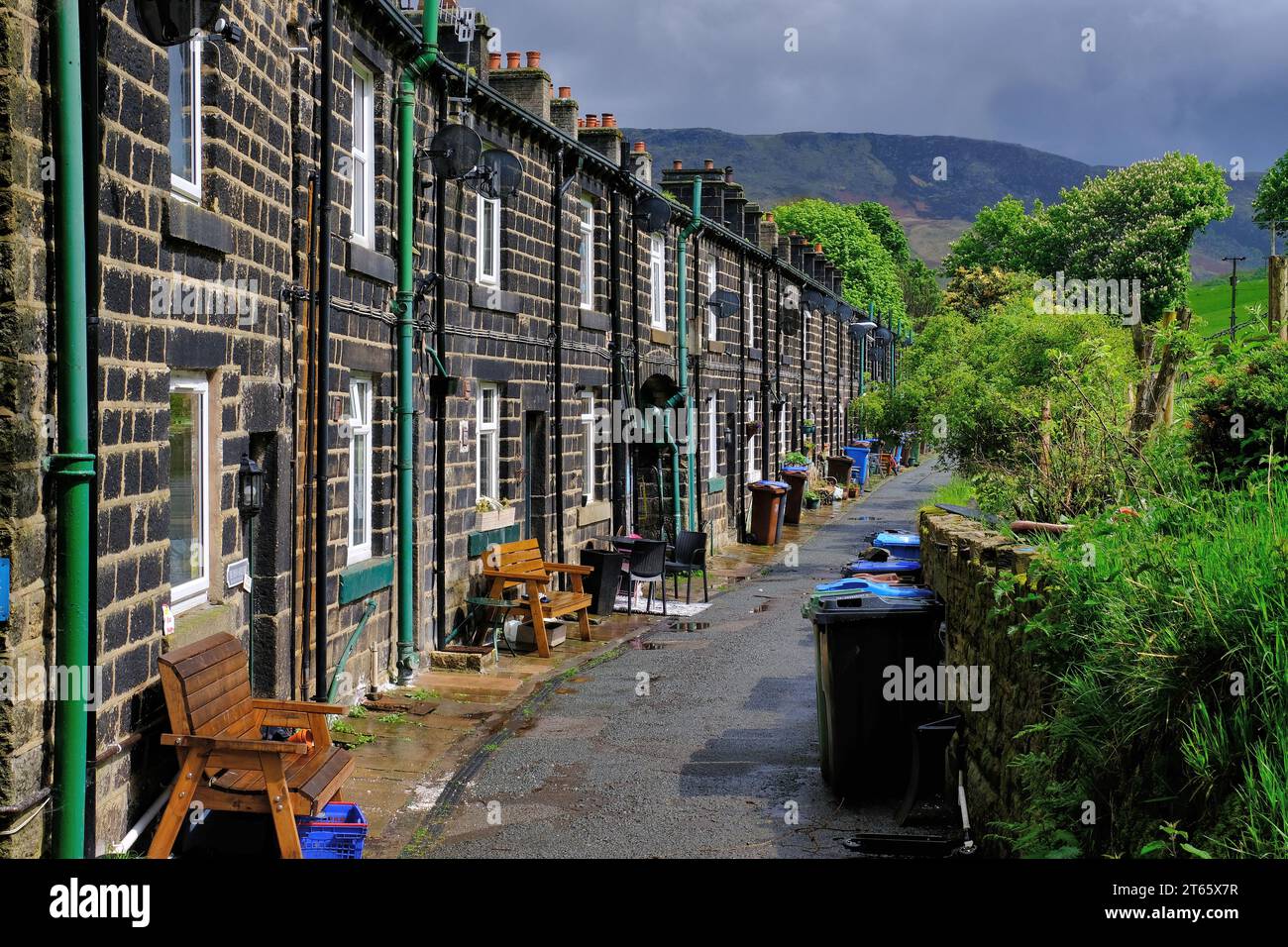 Greenfield: Hey Top Mill Workers’ Cottages (Forty Row) in Bradbury’s Lane bei Huddersfield in Kirklees, South Pennines, West Yorkshire, England, Großbritannien Stockfoto