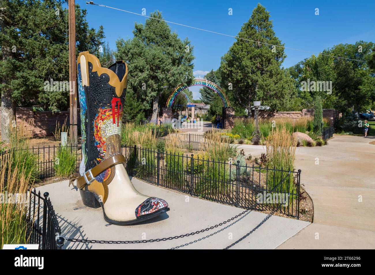 Gemalter Stiefel aus dem Cheyenne Big Boots Projekt für den Cheyenne Depot Museum Endowment Fund in den Cheyenne Botanic Gardens in Cheyenne, WY Stockfoto