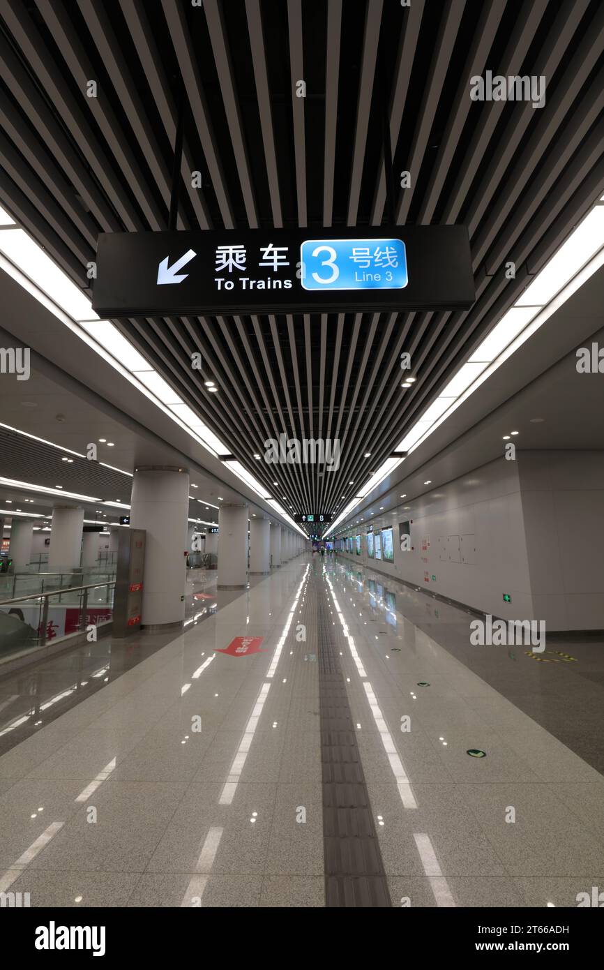 Schilder Zur U-Bahn-Station, Shijiazhuang City, China Stockfoto