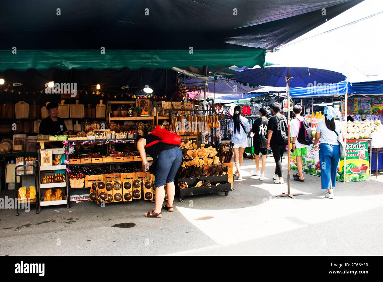 Chatuchak Wochenendmarkt oder Jatujak lokaler Fußgängermarkt für thailänder und ausländische Reisende Reisebesuche und Einkaufsartikel Geschenke Stockfoto