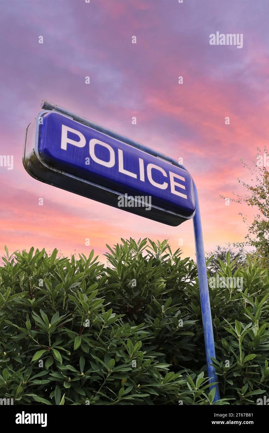 Polizeizeichen vor der Bundanoon Polizeiwache in Country Australia. Stockfoto