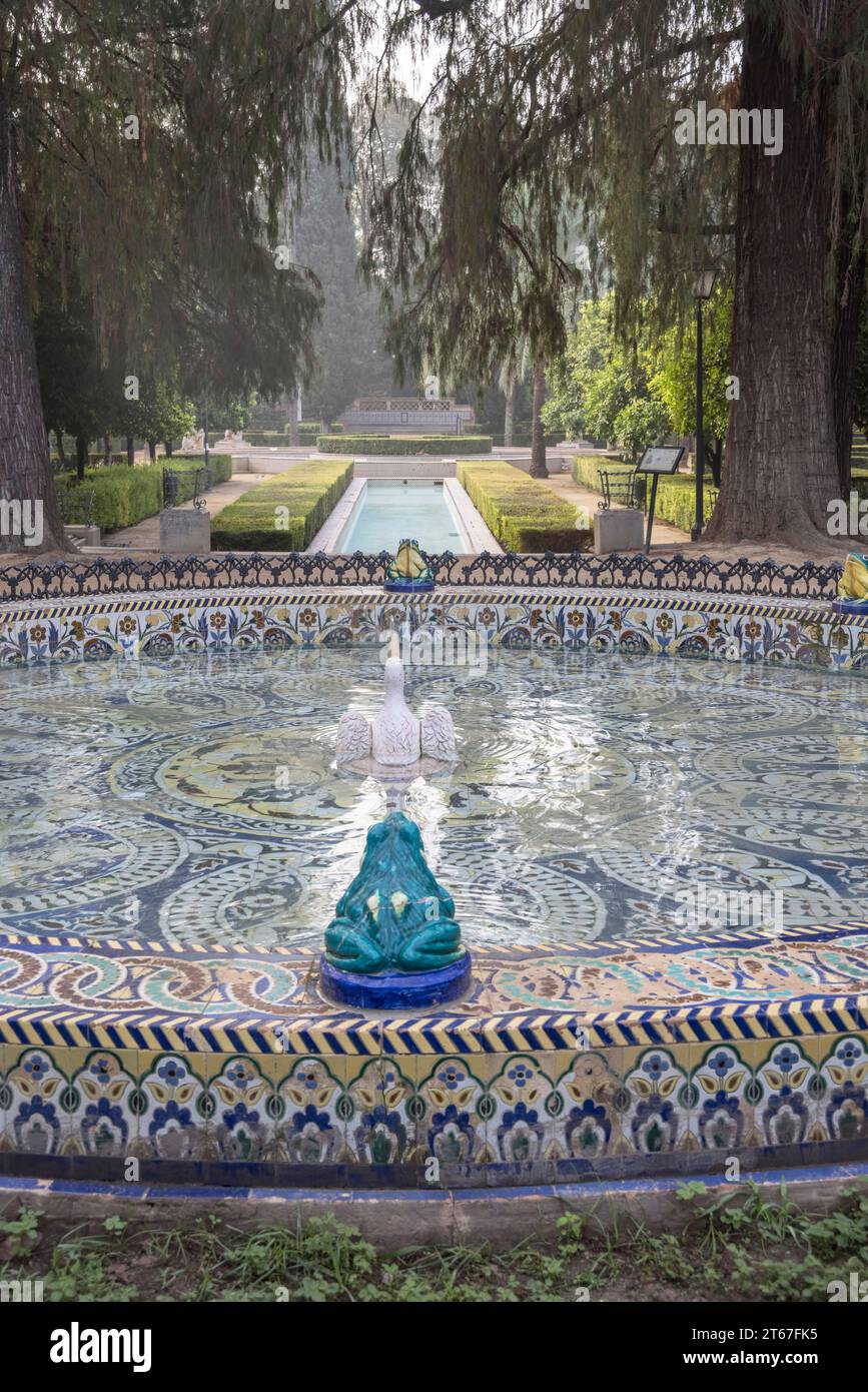 Wasserspiele, Teiche, Seen und Brunnen im parque maria lusia in sevilla andalusien spanien Stockfoto