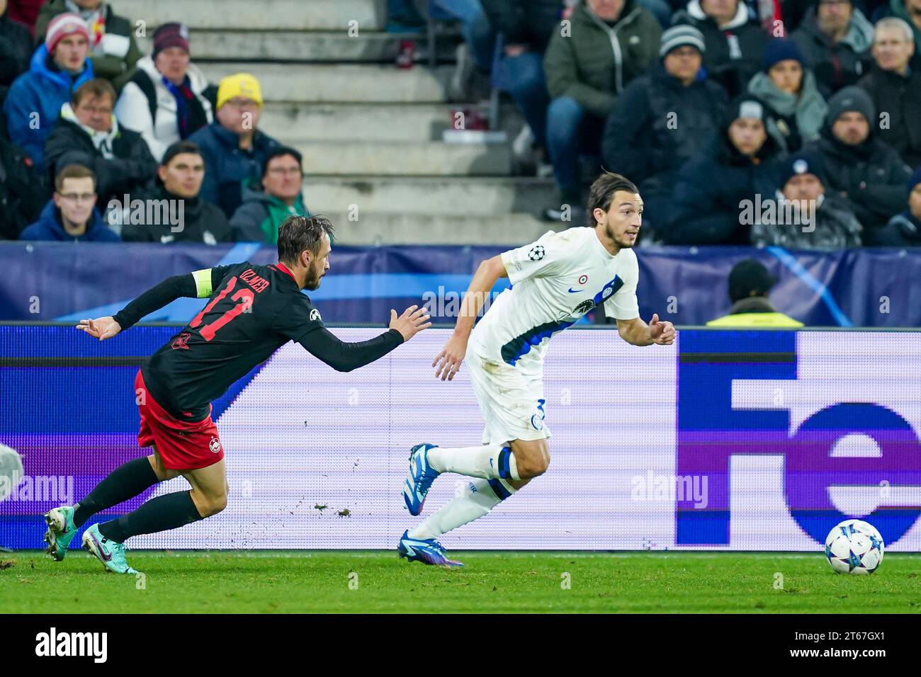 Salzburg, Österreich. November 2022. Salzburg, Österreich, 8. November 2023: Matteo Darmian (36 Inter) tritt beim UEFA Champions League Gruppe D Fußballspiel zwischen RB Salzburg und Inter in der Red Bull Arena in Salzburg, Österreich, vor. (Daniela Porcelli/SPP) Credit: SPP Sport Press Photo. /Alamy Live News Stockfoto