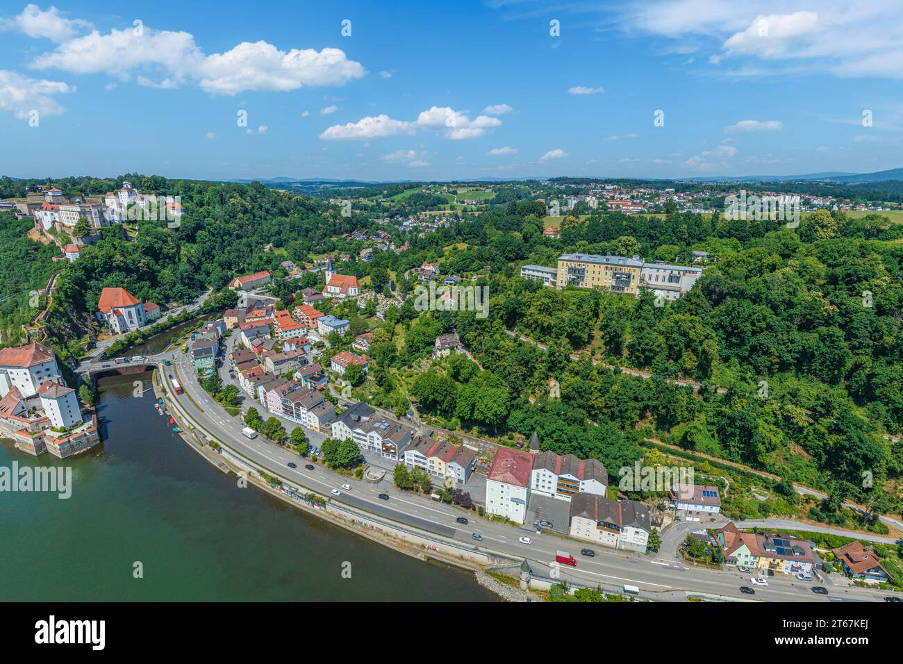 Aus der Vogelperspektive auf die wunderschön gelegene Stadt Passau an der Donau, Inn und Ilz Stockfoto