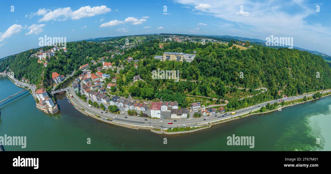 Aus der Vogelperspektive auf die wunderschön gelegene Stadt Passau an der Donau, Inn und Ilz Stockfoto