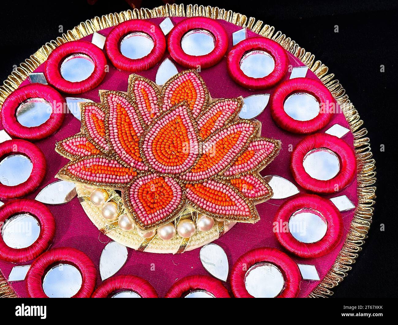 Indische Souvenirgegenstände wurden während des Diwali Festivals als Waren verkauft. Die traditionelle jährliche Veranstaltung wird am Nathan Phillips Square gefeiert Stockfoto