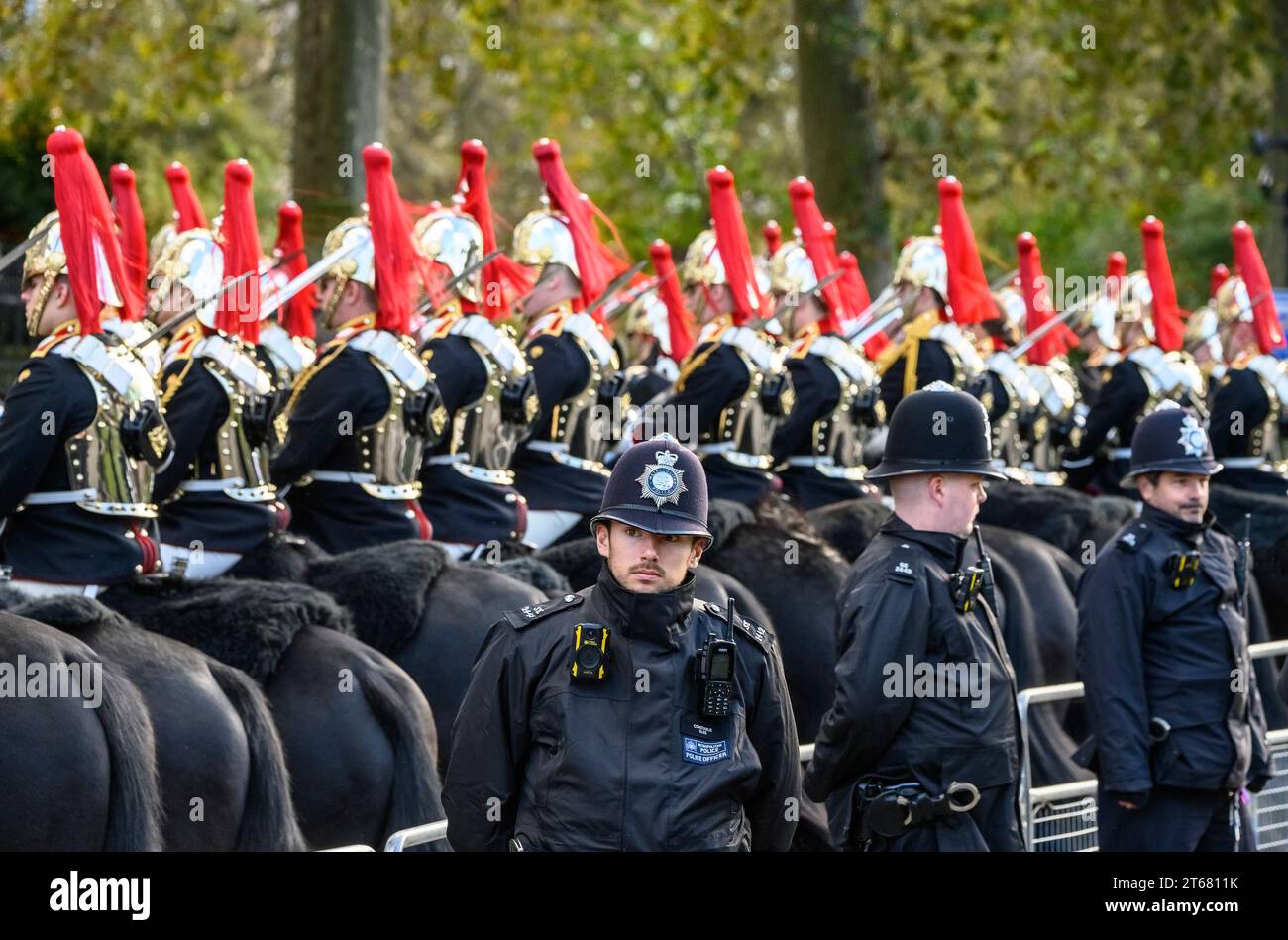 Polizeibeamte der Metropolitan Police im Dienst während der Eröffnung des Parlaments. November 2023 Stockfoto