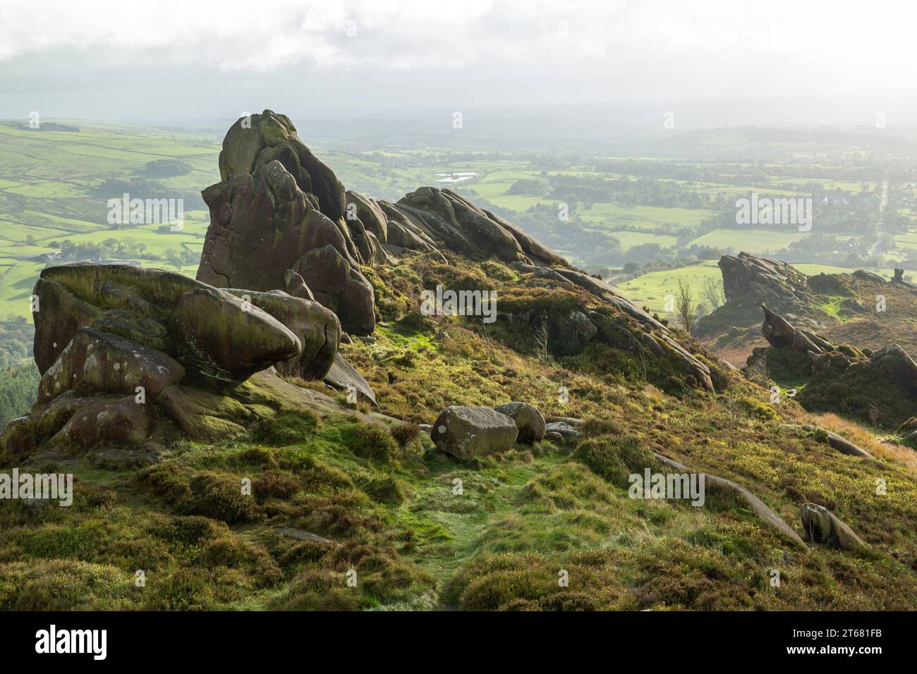 Blick nach Südwesten entlang der Ramshaw Rocks, in der Nähe von Upper Hulme, Staffordshire Peak District, England Stockfoto