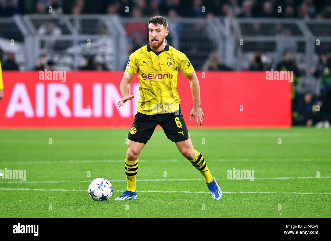 Champions League, Signal Iduna Park Dortmund: Borussia Dortmund vs Newcastle United; Salih Özcan (BVB) Stockfoto