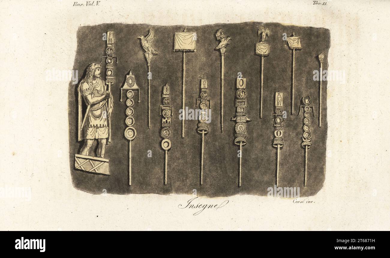 Römischer Legionär oder Aquilifer (Adlerträger) und Beispiele von Adlern oder aquila. Insegne. Handkolorierter Kupferstich von Corsi aus Giulio Ferrarios Kostüme Alte und Moderne der Völker der Welt, Il Kostüm Antico e Moderno, Florenz, 1843. Stockfoto