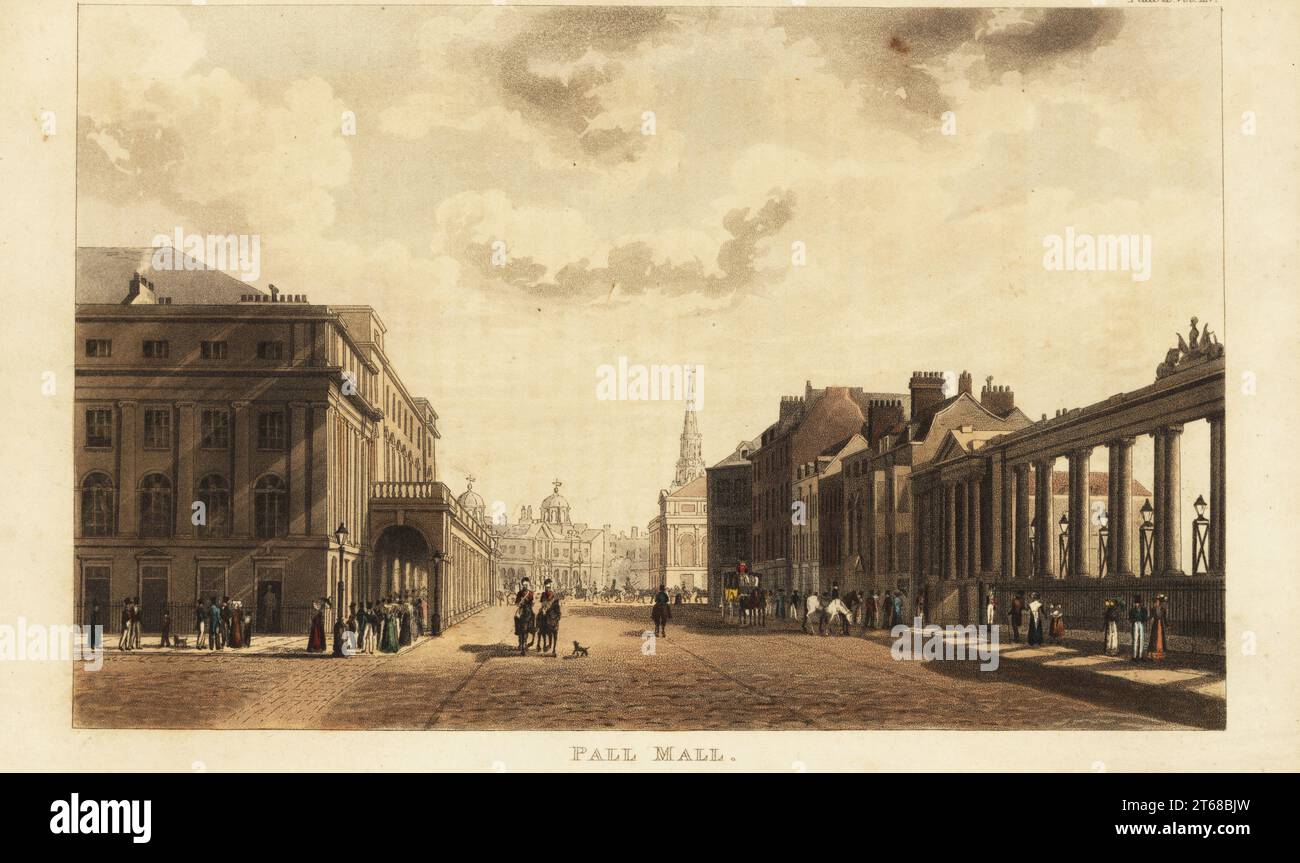 Blick auf die Pall Mall und die Regent Street am Waterloo Place, London, 1822. Blick nach Osten in Richtung Cockspur Street und Charing Cross, mit dem Prince Regents Palace of Carlton House (rechts) und einer Reihe modischer Leute in der Kolonnade des italienischen Opernhauses (links, jetzt her Majestys Theatre). Zwei Dragoner reiten auf der Straße. Handkolorierter Kupferstich von Rudolph Ackermanns Repository of Arts, Literature, Fashions, Manufakturen usw., Strand, London, 1822. Stockfoto