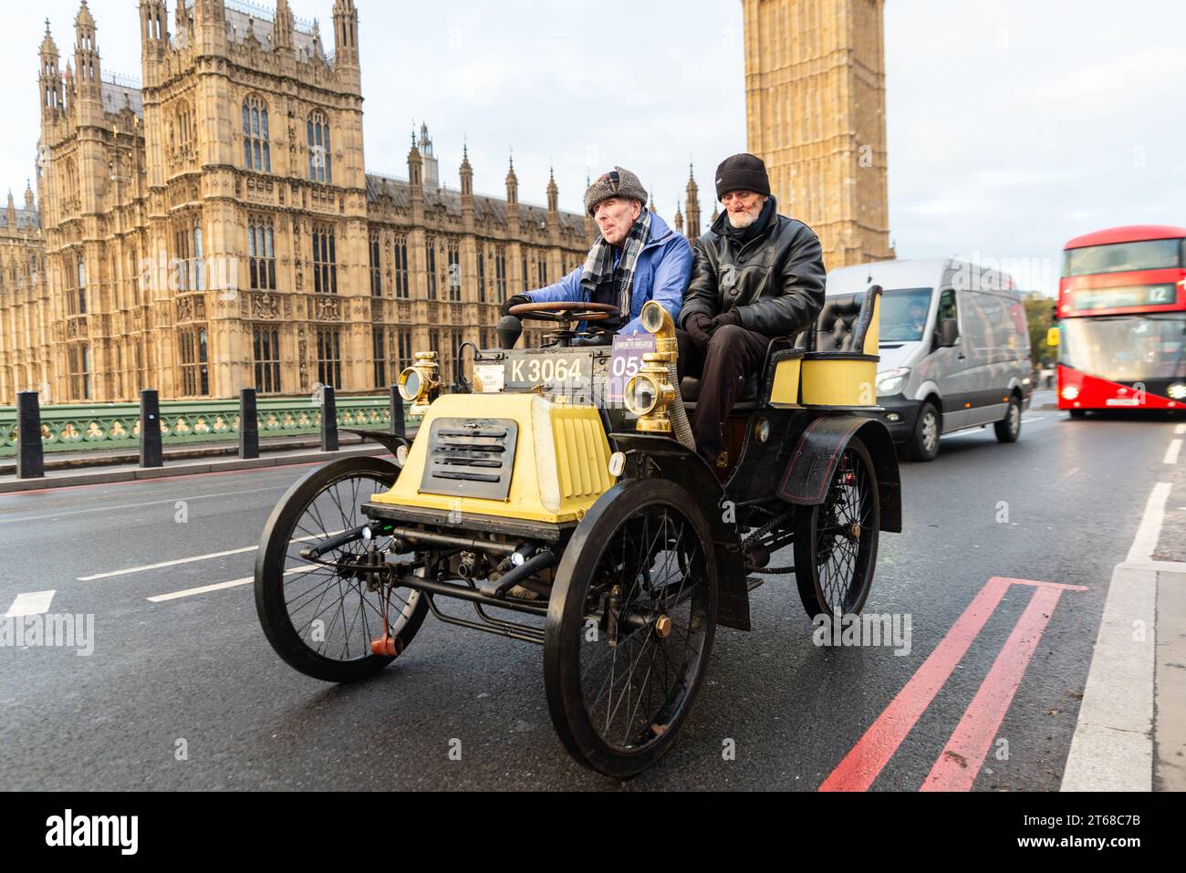 1901 Colliot Car Teilnahme am Rennen von London nach Brighton, Oldtimer-Rennen durch Westminster, London, Großbritannien Stockfoto