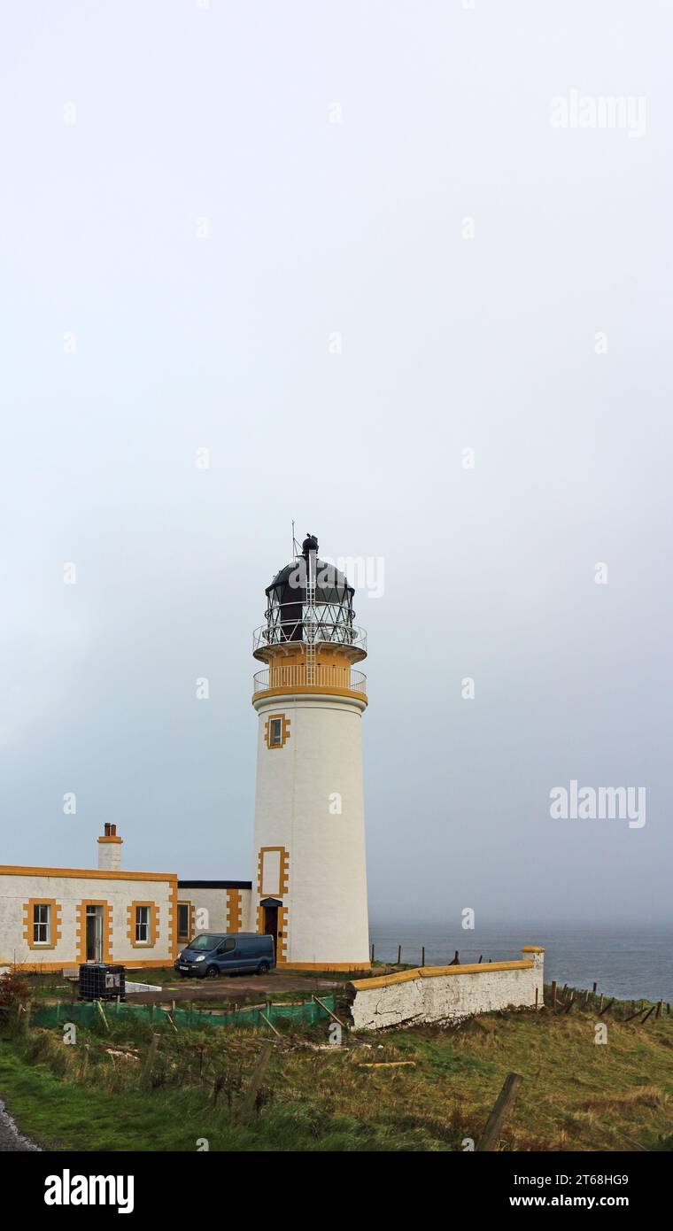 Ein Blick auf den Tiumpan Lighthouse in der Nähe von Portnaguran im Norden von Point auf der Eye Peninsula, Isle of Lewis, Äußere Hebriden, Schottland. Stockfoto