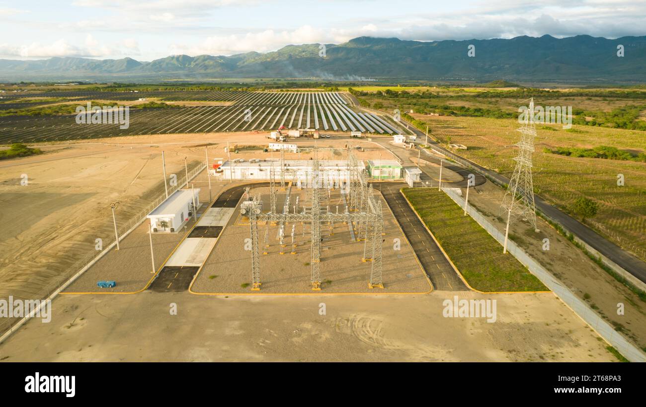 PV-Anlagenkomponenten oder Solarpark Stockfoto