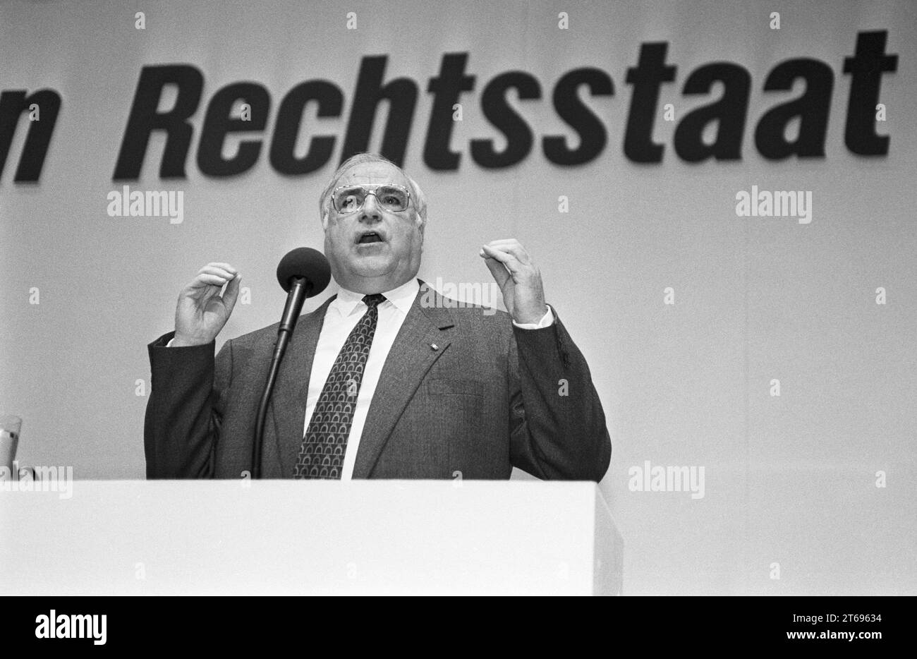 Deutschland, Neuss, 16/01/1993 Archiv: 38-35-37 NRW-CDU-Landesparteikonferenz Foto: Bundeskanzler Helmut Kohl [automatisierte Übersetzung] Stockfoto