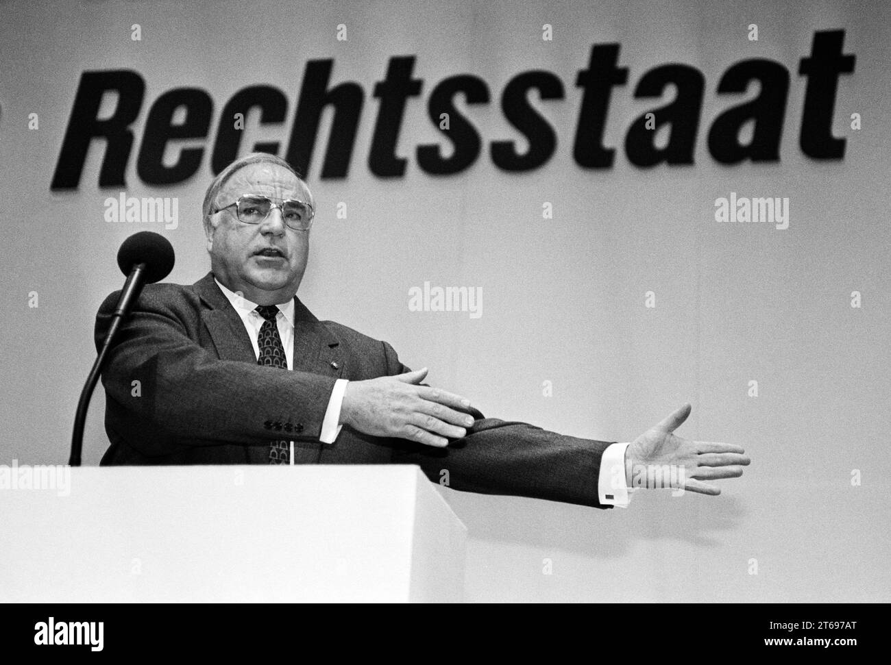 Deutschland, Neuss, 16/01/1993 Archiv: 38 21. 35-35 NRW-CDU Landesparteikonferenz Foto: Bundeskanzler Helmut Kohl [automatisierte Übersetzung] Stockfoto