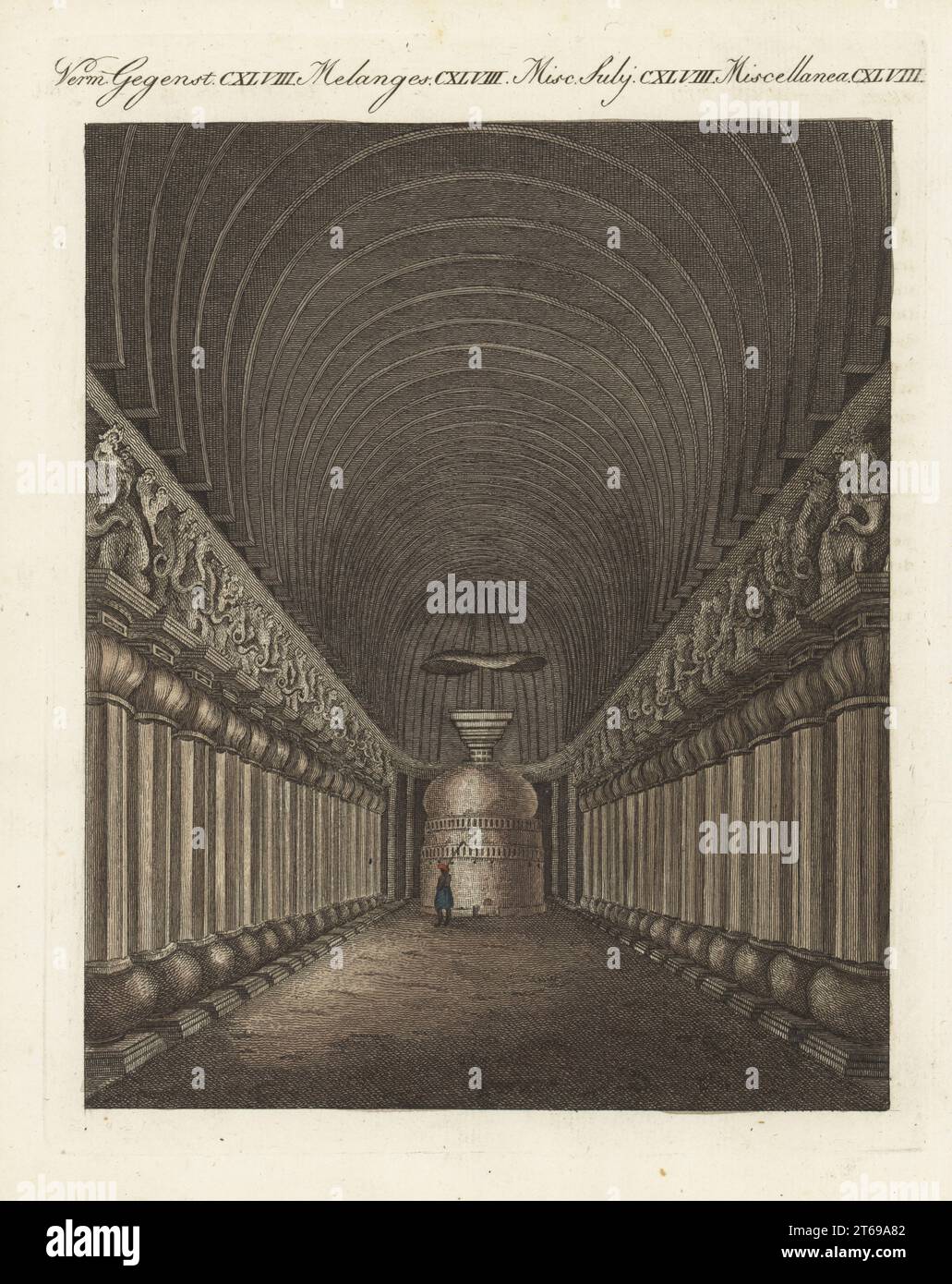 Große Chaitya Höhle in den Karla Höhlen, Maharashtra. Größter buddhistischer Tempel in Indien mit Felsen, gesäumt mit Säulen und geschnitzten Figuren auf Elefanten. Die Höhlen von Carli, zwischen Mumbai und Poona. Von Voyages and Travels von George Annesley, Viscount Valentia und dem Künstler Henry Salt, 1809. Handfarbene Kupferplattengravierung aus Bilderbuch fur Kinder (Bilderbuch für Kinder) von Carl Bertuch, Weimar, 1810. Eine Enzyklopädie mit 12 Bänden für Kinder, illustriert mit fast 1.200 gravierten Platten über Naturgeschichte, Wissenschaft, Kostüm, Mythologie usw., Veröffentlicht von 1790-1830. Stockfoto