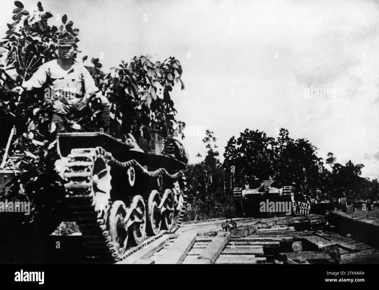 Japanische Panzer auf dem Vormarsch in Birma/Birma. [Automatisierte Übersetzung] Stockfoto