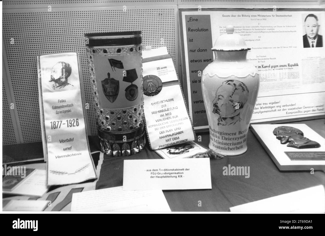 Former Stasi Headquarters Berlin Schwarzwei Stockfotos Und bilder Alamy former-stasi-headquarters-berlin-schwarzwei-stockfotos-und-bilder-alamy